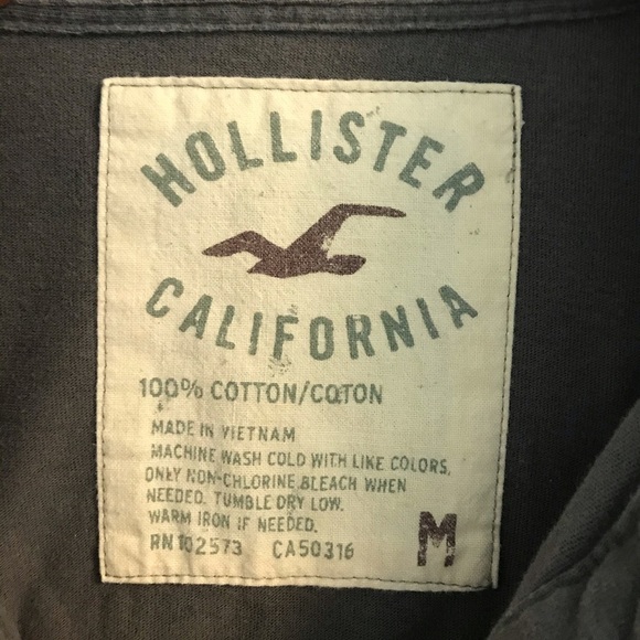 Hollister men’s polo with graphic - Picture 3 of 4